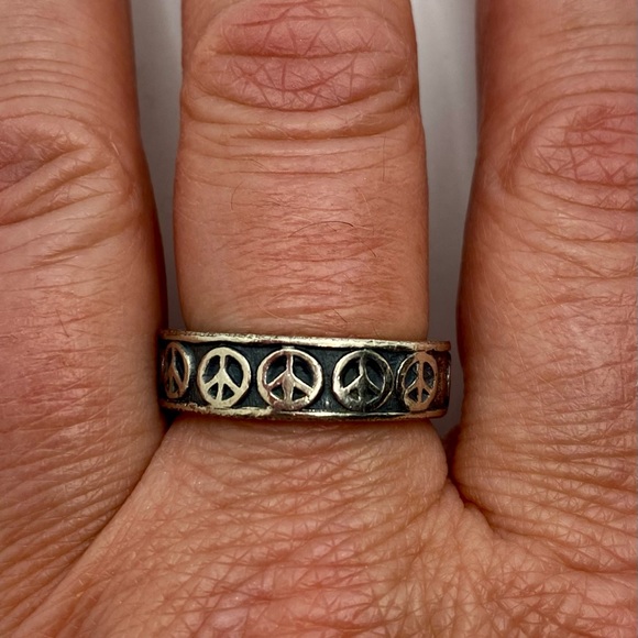 Peace Sign Symbol Ring Band - Picture 4 of 7